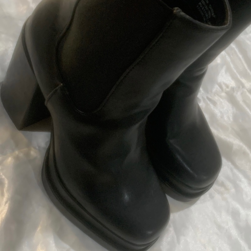 Boot (ankle) - Picture 11 of 13